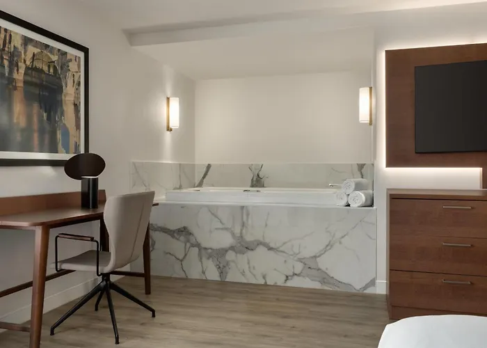 Doubletree By Hilton Minneapolis South