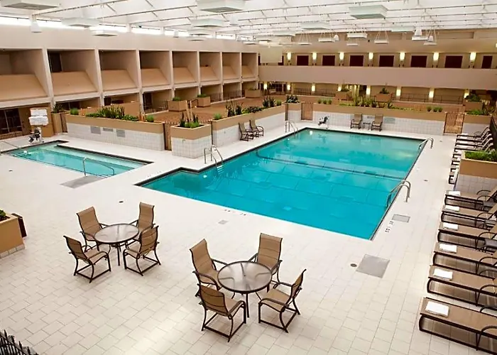 Doubletree By Hilton Minneapolis South 4*